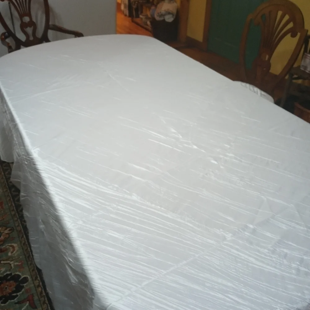 White oval tablecloth polyester 128